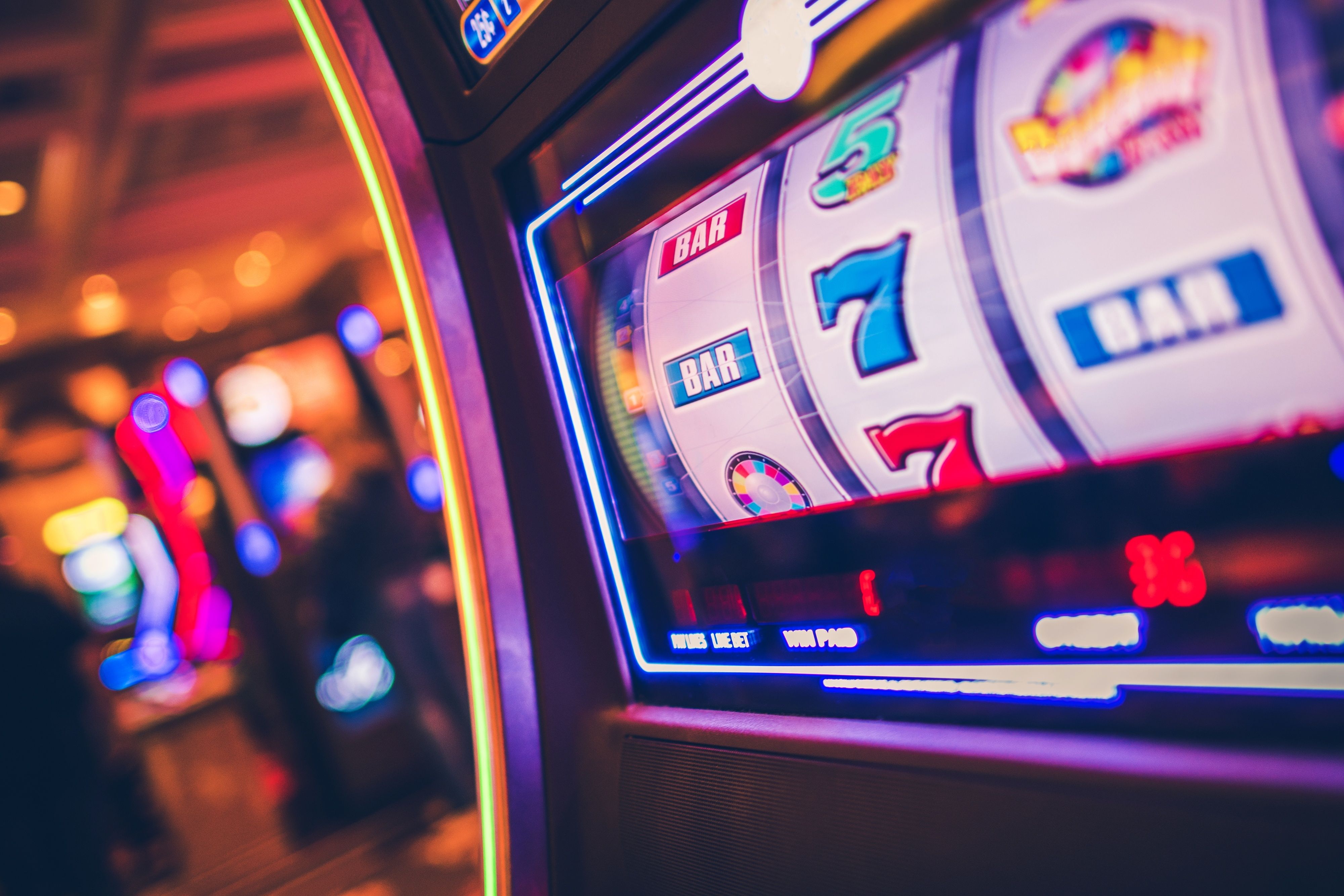 Free spin bonus round in Medusa II showing expanded symbols and multiplier indicators